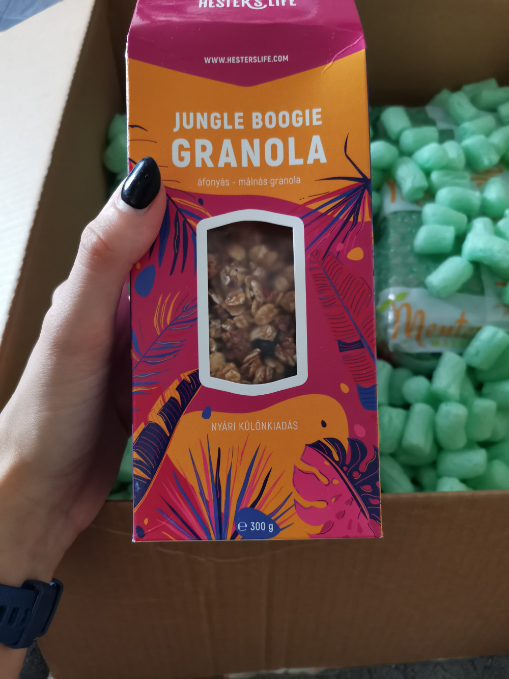Hester' Life gluténmentes Jungle Boogie granola - áfonyás-málnás 300 g Hester' Life gluténmentes Jungle Boogie granola - áfonyás-málnás 300 g